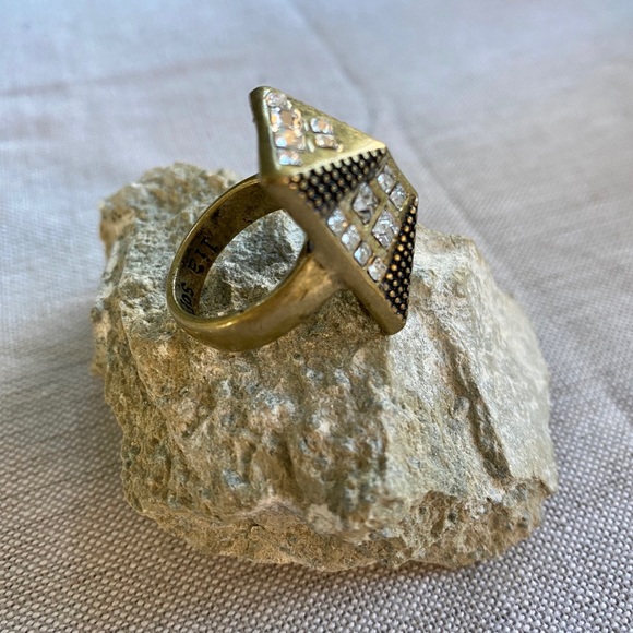 Ring - Picture 2 of 3